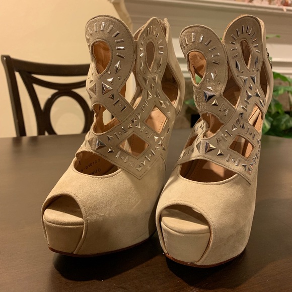 BRAND NEW CJG HEELS - Picture 2 of 3